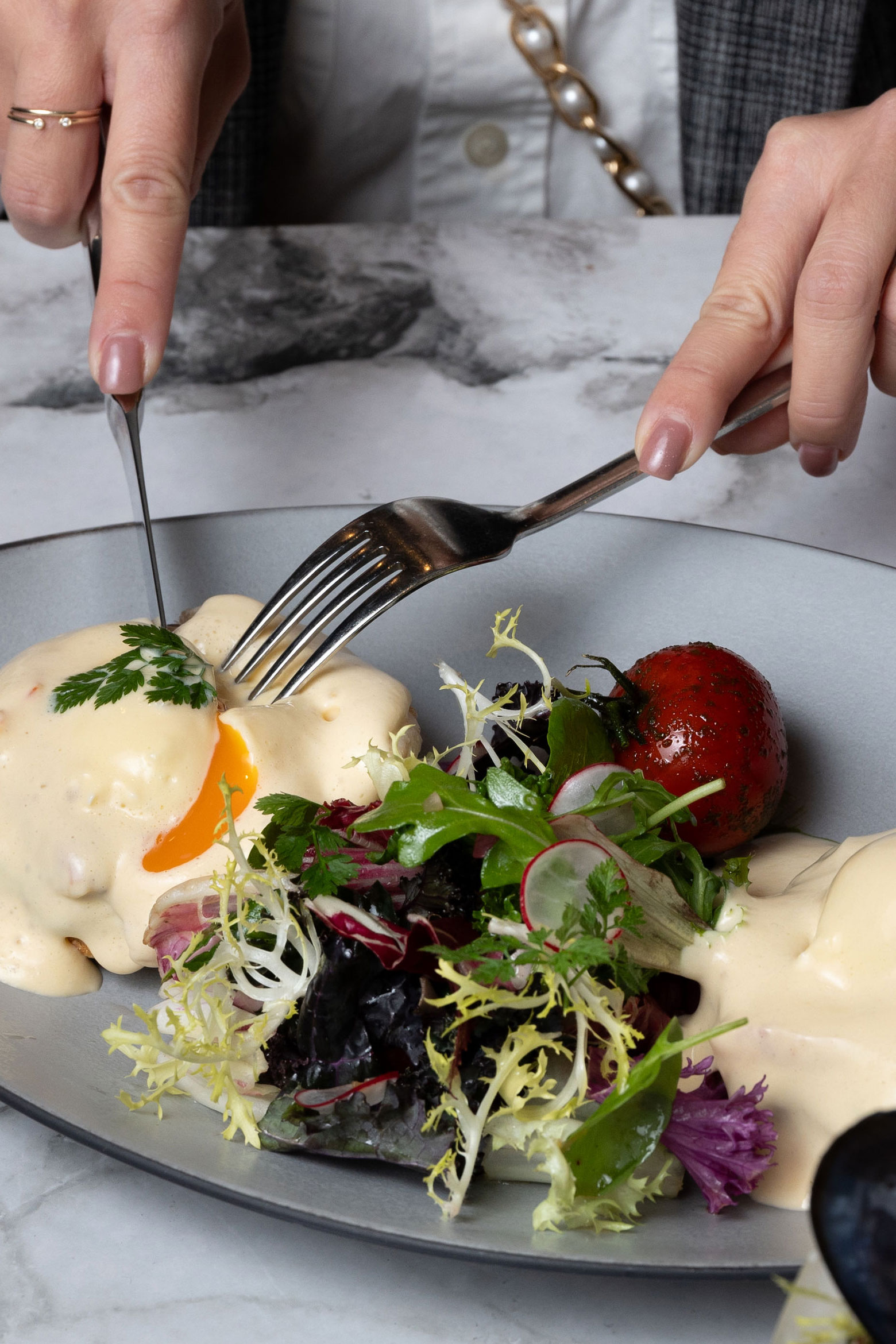 Breakfast in Vancouver BC, eggs benedict and breakfast buffet at Boulevard Kitchen downtown